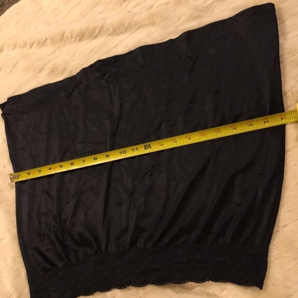 Vassarette slip. Black. Never worn. 16-22 waist. 18” long. Hips 21”…stretchy - Picture 6 of 9